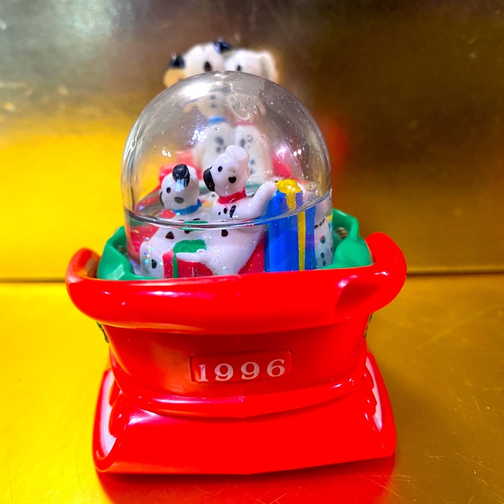 DISNEY VINTAGE 1996 101 DALMATIANS SLEIGH CHRISTMAS SNOW GLOBE MCDONALDS - Picture 6 of 13